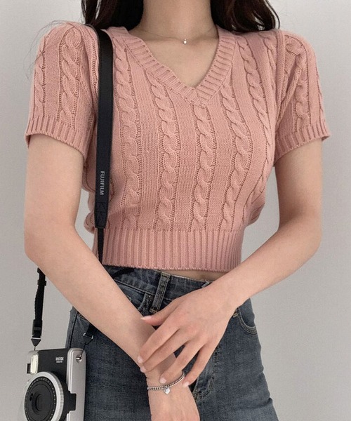 Twinkle;pm（トゥインクルピーエム）の「Vネックケーブルニットトップス（ニット/セーター・レディース・ホワイト/ブラック/スモークピンク/サックスブルー・FREE）」の12枚目の写真