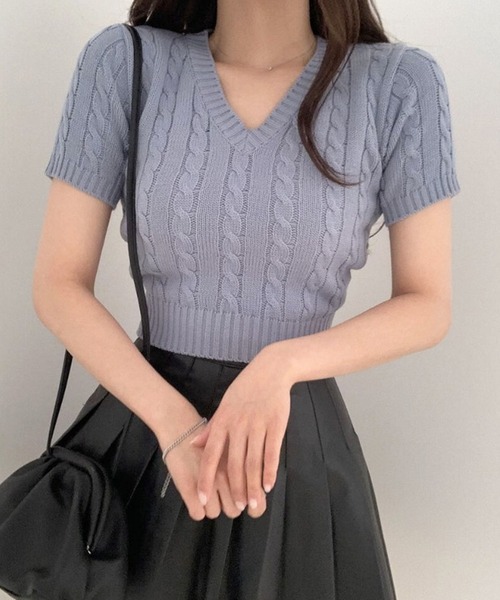 Twinkle;pm（トゥインクルピーエム）の「Vネックケーブルニットトップス（ニット/セーター・レディース・ホワイト/ブラック/スモークピンク/サックスブルー・FREE）」の16枚目の写真