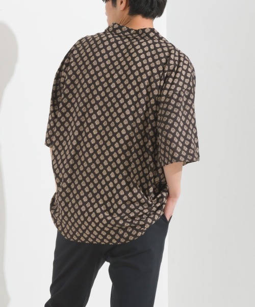 OMNES（オムネス）の「ユニセックス レーヨンアロハシャツ（シャツ/ブラウス・メンズ・ブラウン系その他/ブラック/モカ/ブラック系その他/ブルー系その他・LARGE/MEDIUM）」の6枚目の写真