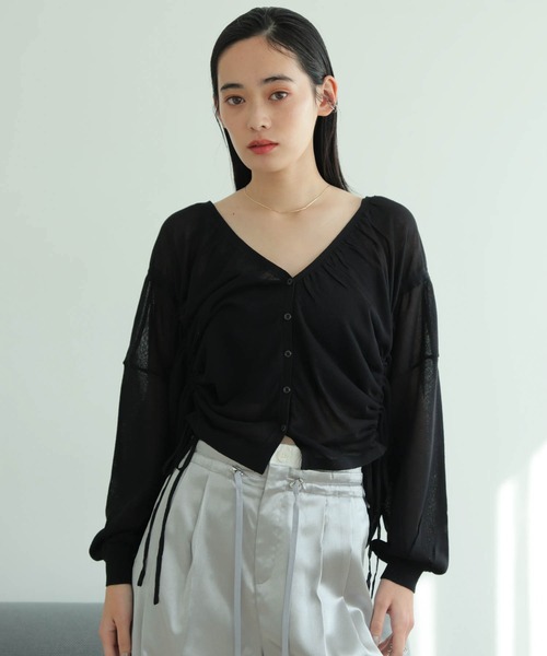 LADYMADE（レディメイド）の「シャーリングシアーニットカーディガン（カーディガン/ボレロ・レディース・レッド/ブラック/グレイッシュベージュ・FREE）」の8枚目の写真