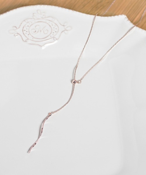 ANEMONE（アネモネ）の「ツイストメタルバーY字ネックレス（ネックレス・レディース・ゴールド/ピンクゴールド/シルバー・FREE）」の3枚目の写真