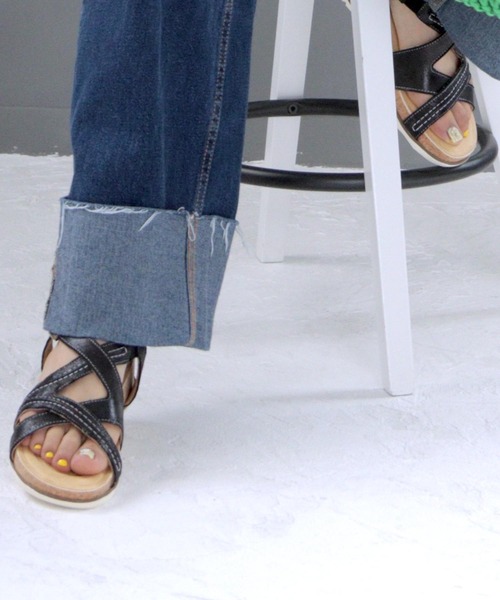 amitie（アミティエ）の「履き口ゴム ふかふかインソールのクロスベルトサンダル（サンダル・レディース・ブラック/ブラウン/ベージュ・L/M/LL/S）」の17枚目の写真