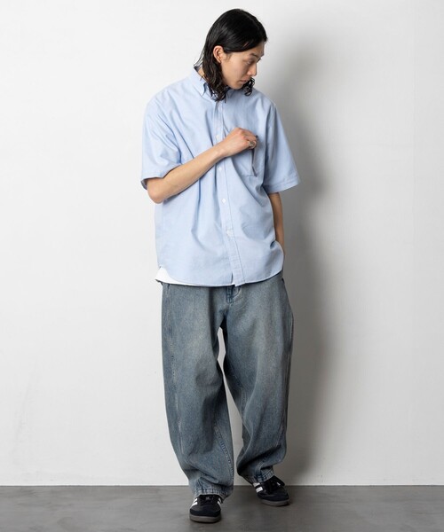 FREAK'S STORE（フリークスストア）の「NEW LOOSE FIT OX BD SHIRT SHORT SLEEVE/ニュールーズフィット オックス ボタンダウンシャツ ショートスリーブ（シャツ/ブラウス・メンズ・その他9/サックスブルー/その他16/ホワイト/その他13・SMALL/MEDIUM/LARGE）」の20枚目の写真