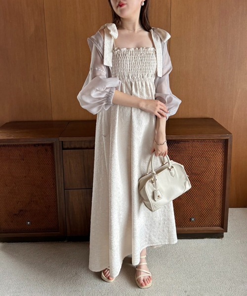 one after another NICE CLAUP(ワンアフターアナザーナイスクラップ)の「肩リボンシャーリングワンピース(ワンピース・レディース・ブラック系その他/ブラック/サックスブルー/アイボリー・FREE)」の2枚目の写真