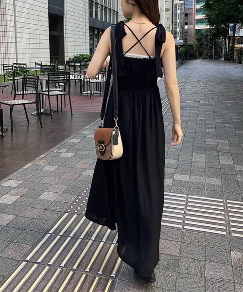 one after another NICE CLAUP(ワンアフターアナザーナイスクラップ)の「肩リボンシャーリングワンピース(ワンピース・レディース・ブラック系その他/ブラック/サックスブルー/アイボリー・FREE)」の6枚目の写真