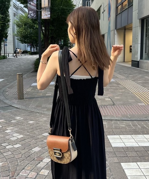one after another NICE CLAUP(ワンアフターアナザーナイスクラップ)の「肩リボンシャーリングワンピース(ワンピース・レディース・ブラック系その他/ブラック/サックスブルー/アイボリー・FREE)」の7枚目の写真