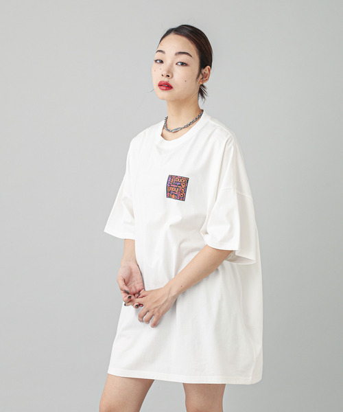 X-girl(エックスガール)の「BONJOUR LOGO S/S BIG TEE DRESS(ワンピース・レディース・ブラック/ホワイト・S/M)」の21枚目の写真
