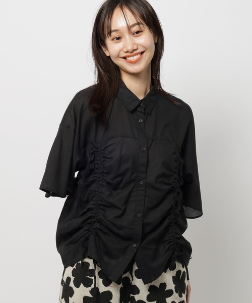 niko and...(ニコアンド)の「コットンシャーリングリボンシャツ(シャツ/ブラウス・レディース・オフホワイト/ブラック/イエロー/ブルー・SHORT/LONG)」の4枚目の写真