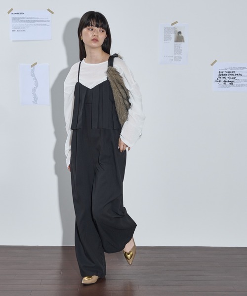 THE YOn（ザヨン）の「プリーツデザインTRキャミサロペット（サロペット/オーバーオール・レディース・グレー/グレイッシュベージュ/ブラック・FREE）」の2枚目の写真