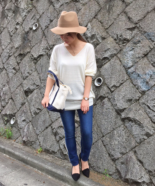 UNRELISH（アンレリッシュ）の「ゆるVネックニット（ニット/セーター・レディース・グリーン/ボルドー/ホワイト/グレー/ネイビー・MEDIUM）」の2枚目の写真