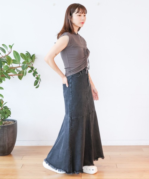 3.3 Field Trip （3.3フィールドトリップ）の「3.3 Field Trip／フリンジデニムロングスカート（デニムスカート・レディース・ブラック/ライトブルー・MEDIUM/SMALL）」の5枚目の写真