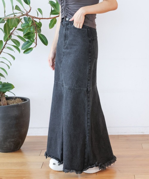 3.3 Field Trip （3.3フィールドトリップ）の「3.3 Field Trip／フリンジデニムロングスカート（デニムスカート・レディース・ブラック/ライトブルー・MEDIUM/SMALL）」の8枚目の写真