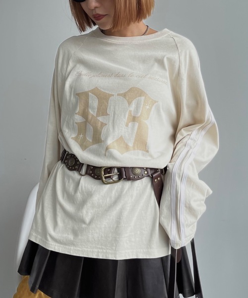 SHAGGIE（シャギー）の「サテンラインヴィンテージウォッシュ加工ロングTEEシャツ（Tシャツ/カットソー・レディース・チャコールグレー/ボルドー/ベージュ・FREE）」の2枚目の写真