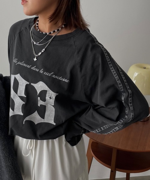 SHAGGIE（シャギー）の「サテンラインヴィンテージウォッシュ加工ロングTEEシャツ（Tシャツ/カットソー・レディース・チャコールグレー/ボルドー/ベージュ・FREE）」の7枚目の写真