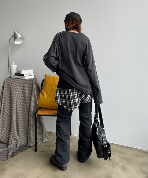 SHAGGIE（シャギー）の「サテンラインヴィンテージウォッシュ加工ロングTEEシャツ（Tシャツ/カットソー・レディース・チャコールグレー/ボルドー/ベージュ・FREE）」の14枚目の写真