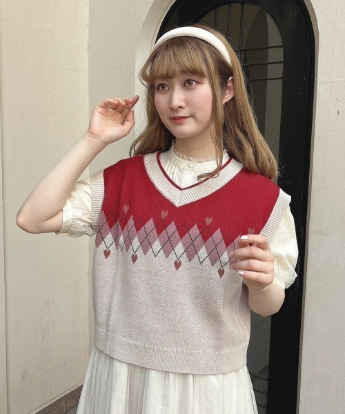F i.n.t（フィント）の「アーガイル柄ハートニットベスト/fint（ベスト・レディース・レッド/ミント・FREE）」の3枚目の写真