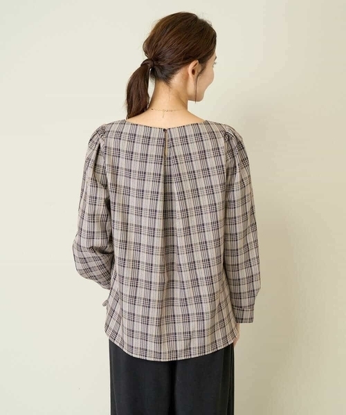a.v.v(アーヴェヴェ)の「【WEB限定】チェックタックスリーブブラウス(シャツ/ブラウス・レディース・ネイビー/ベージュ・36/34/38/42/40)」の22枚目の写真
