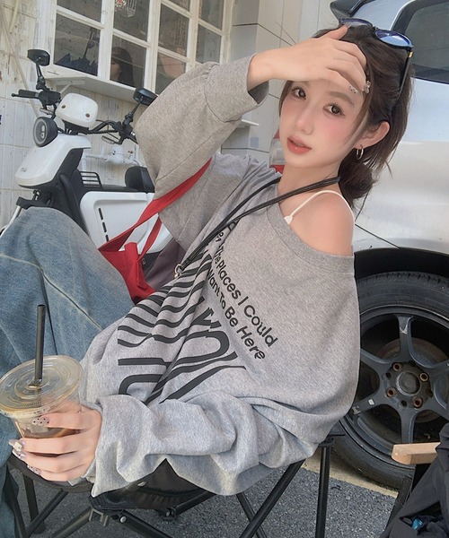 meJane(ミージェーン)の「BIGロゴ 2WAYワンショルダー長袖ロンT(Tシャツ/カットソー・レディース・グレー/レッド・FREE)」の13枚目の写真