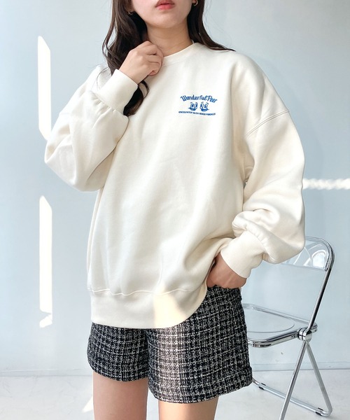 AS KNOW AS plus(アズノゥアズプラス)の「◇おやつフォトビッグサイズスウェットプルオーバー(スウェット・レディース・キナリ/スミクロ/オートミール/サックスブルー/ホワイト系/ブラック系/アイボリー系/ネイビー系/ホワイト系1/ブラック系1/アイボリー系1・FREE)」の1枚目の写真