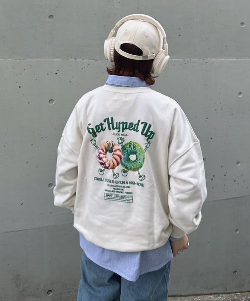 AS KNOW AS plus(アズノゥアズプラス)の「◇おやつフォトビッグサイズスウェットプルオーバー(スウェット・レディース・キナリ/スミクロ/オートミール/サックスブルー/ホワイト系/ブラック系/アイボリー系/ネイビー系/ホワイト系1/ブラック系1/アイボリー系1・FREE)」の3枚目の写真