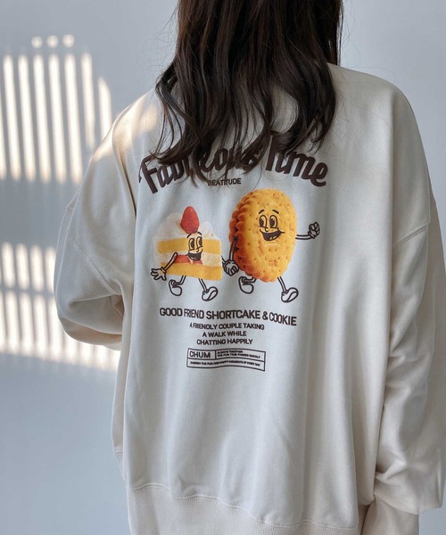 AS KNOW AS plus(アズノゥアズプラス)の「◇おやつフォトビッグサイズスウェットプルオーバー(スウェット・レディース・キナリ/スミクロ/オートミール/サックスブルー/ホワイト系/ブラック系/アイボリー系/ネイビー系/ホワイト系1/ブラック系1/アイボリー系1・FREE)」の2枚目の写真