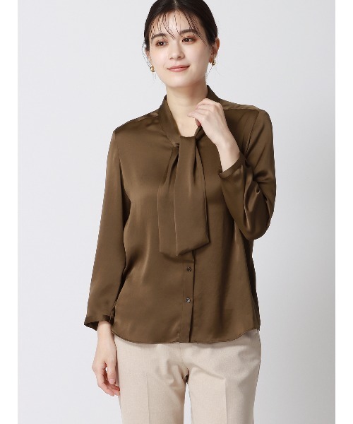 SUIT SQUARE（スーツスクエア）の「アスコットタイブラウス 8分袖 ハンドウォッシュ ヴィンテージサテン 無地（シャツ/ブラウス・レディース・アイボリー/ラベンダー/ブルー/ブラウン/ベージュ・38(9号)/40(11号)）」の2枚目の写真