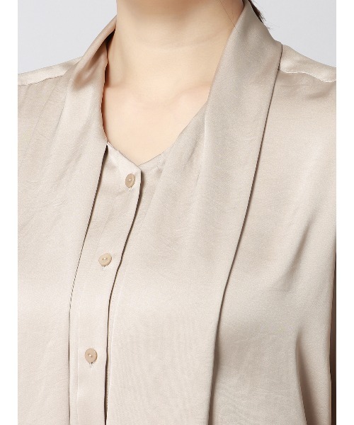 SUIT SQUARE（スーツスクエア）の「アスコットタイブラウス 8分袖 ハンドウォッシュ ヴィンテージサテン 無地（シャツ/ブラウス・レディース・アイボリー/ラベンダー/ブルー/ブラウン/ベージュ・38(9号)/40(11号)）」の6枚目の写真
