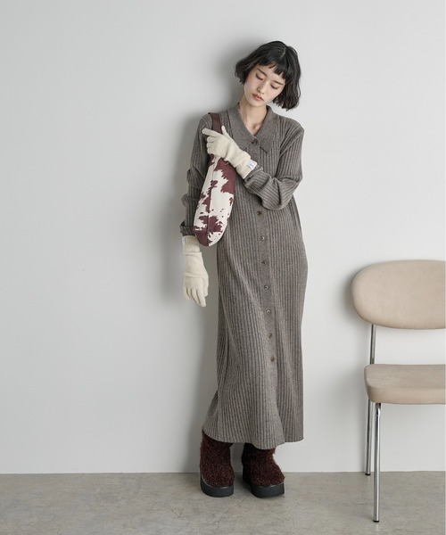 THE YOn（ザヨン）の「リブニットポロワンピース（ワンピース・レディース・レディッシュグレー/セージグリーン/アイボリー/イエロー/グレイッシュベージュ・FREE）」の6枚目の写真