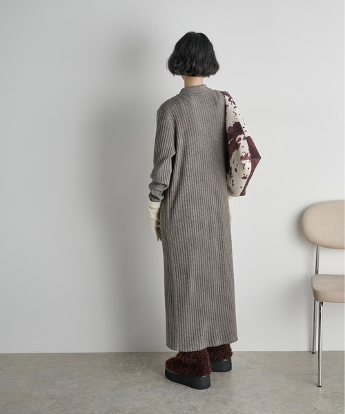 THE YOn（ザヨン）の「リブニットポロワンピース（ワンピース・レディース・レディッシュグレー/セージグリーン/アイボリー/イエロー/グレイッシュベージュ・FREE）」の9枚目の写真