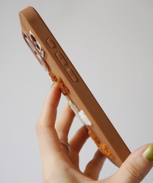 Port(ポート)の「【 Port / ポート 】 ストラップ付き 犬 モチーフ iPhoneケース #(スマホケース/カバー・レディース・ブラウン/マルチ/その他・E/G/B/D/H/C/A/F/J/I)」の8枚目の写真