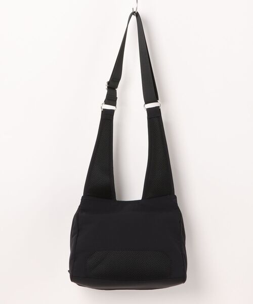 HusHusH（ハッシュアッシュ）の「【新色追加】HusHusH ハッシュアッシュ 人間工学ナイロンショルダーバッグ（ショルダーバッグ・レディース・グレー/ブラック・フリー）」の6枚目の写真