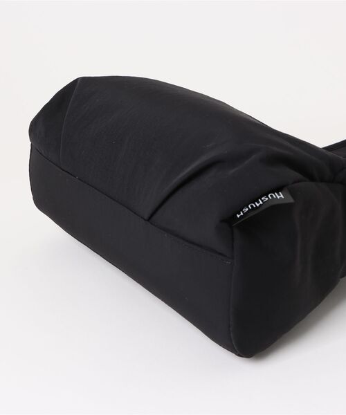 HusHusH（ハッシュアッシュ）の「【新色追加】HusHusH ハッシュアッシュ 人間工学ナイロンショルダーバッグ（ショルダーバッグ・レディース・グレー/ブラック・フリー）」の7枚目の写真