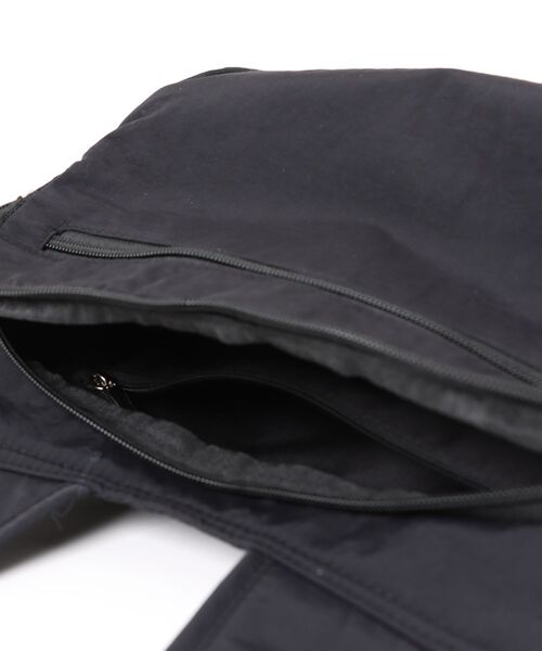 HusHusH（ハッシュアッシュ）の「【新色追加】HusHusH ハッシュアッシュ 人間工学ナイロンショルダーバッグ（ショルダーバッグ・レディース・グレー/ブラック・フリー）」の8枚目の写真