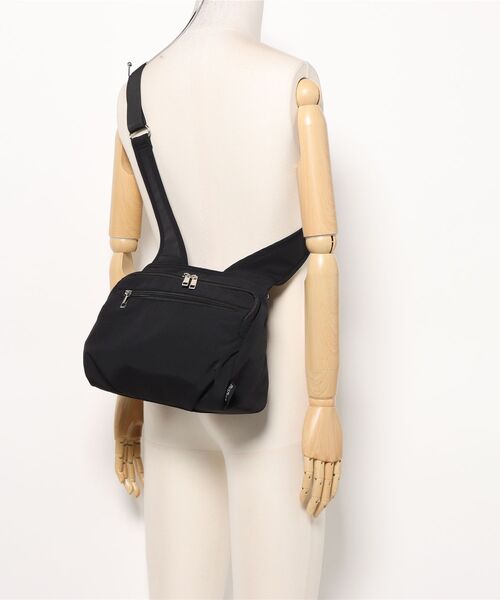 HusHusH（ハッシュアッシュ）の「【新色追加】HusHusH ハッシュアッシュ 人間工学ナイロンショルダーバッグ（ショルダーバッグ・レディース・グレー/ブラック・フリー）」の9枚目の写真