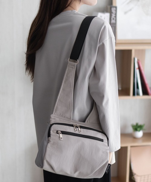 HusHusH（ハッシュアッシュ）の「【新色追加】HusHusH ハッシュアッシュ 人間工学ナイロンショルダーバッグ（ショルダーバッグ・レディース・グレー/ブラック・フリー）」の13枚目の写真