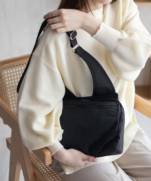 HusHusH（ハッシュアッシュ）の「【新色追加】HusHusH ハッシュアッシュ 人間工学ナイロンショルダーバッグ（ショルダーバッグ・レディース・グレー/ブラック・フリー）」の16枚目の写真