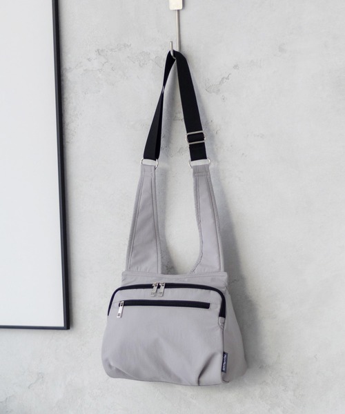 HusHusH（ハッシュアッシュ）の「【新色追加】HusHusH ハッシュアッシュ 人間工学ナイロンショルダーバッグ（ショルダーバッグ・レディース・グレー/ブラック・フリー）」の5枚目の写真