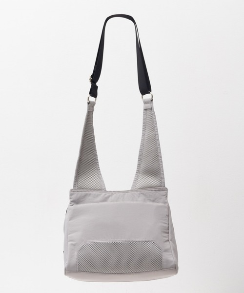 HusHusH（ハッシュアッシュ）の「【新色追加】HusHusH ハッシュアッシュ 人間工学ナイロンショルダーバッグ（ショルダーバッグ・レディース・グレー/ブラック・フリー）」の20枚目の写真
