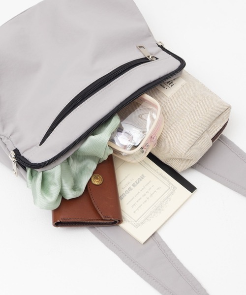 HusHusH（ハッシュアッシュ）の「【新色追加】HusHusH ハッシュアッシュ 人間工学ナイロンショルダーバッグ（ショルダーバッグ・レディース・グレー/ブラック・フリー）」の3枚目の写真