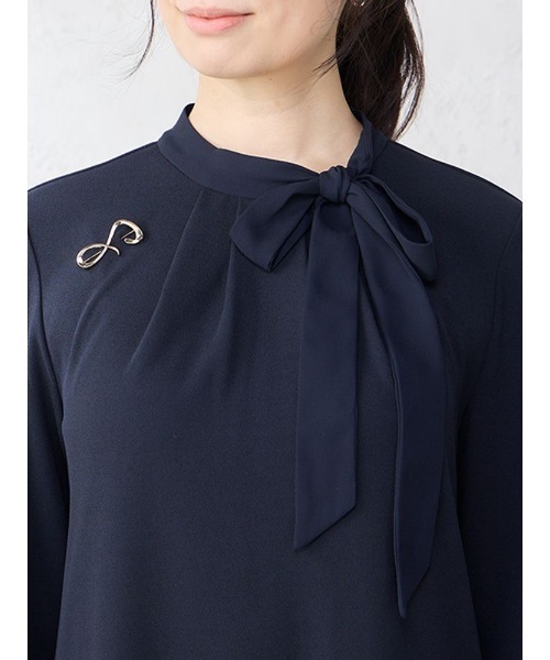 Perfect Suit FActory（パーフェクトスーツファクトリー）の「ブローチ付き　ボウタイワンピース　ブラック/ネイビー（ワンピース・レディース・ブラック/ネイビー・M/L）」の11枚目の写真