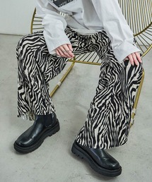 プリーツプリントパンツ