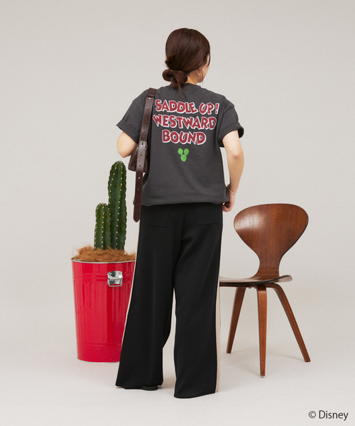 JOURNAL STANDARD（ジャーナルスタンダード）の「MICKEY MOUSE / ミッキー マウス  別注ウェスタンプリント Tシャツ（Tシャツ/カットソー・メンズ・コバルトブルー/ブラック/ホワイト/チャコールグレー/ブラックミックス/イエロー/ブラック系その他・MEDIUM/SMALL/LARGE）」の18枚目の写真