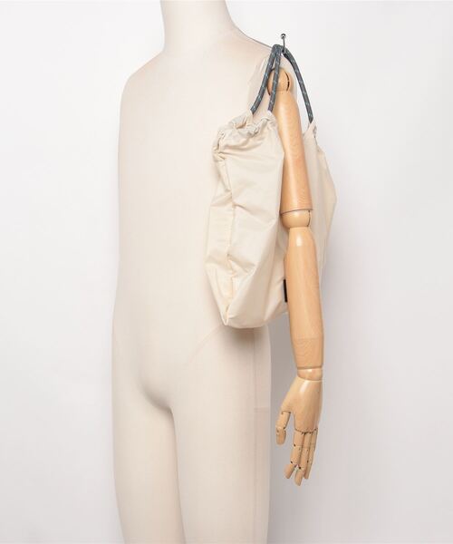 SPRUCE（スプルース）の「EM:チャドコードトート ポケッタブル超軽量バッグ　 約92g カラフルトートバッグ（トートバッグ・レディース・ブラック/ホワイト/ピンク/イエロー・FREE）」の9枚目の写真