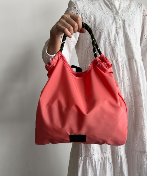 SPRUCE（スプルース）の「EM:チャドコードトート ポケッタブル超軽量バッグ　 約92g カラフルトートバッグ（トートバッグ・レディース・ブラック/ホワイト/ピンク/イエロー・FREE）」の10枚目の写真