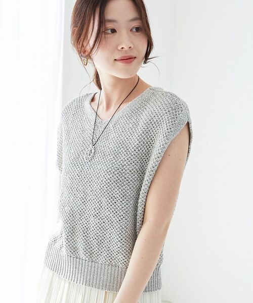 le.coeur blanc（ルクールブラン）の「《手洗い可能》スパンコールメッシュ2WAYニットベスト（ベスト・レディース・ネイビー/グレー/アイボリー・38）」の3枚目の写真