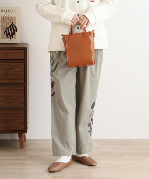 Emago(イマゴ)の「EMAGO サイド花刺繍ストレートパンツ(その他パンツ・レディース・ベージュ/ブラック/カーキ・FREE)」の13枚目の写真