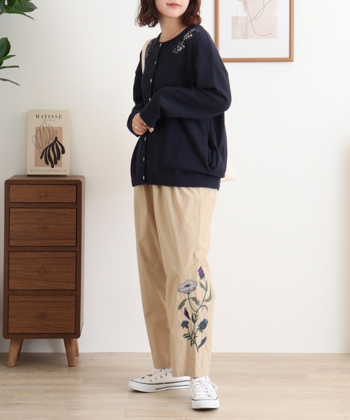 Emago(イマゴ)の「EMAGO サイド花刺繍ストレートパンツ(その他パンツ・レディース・ベージュ/ブラック/カーキ・FREE)」の11枚目の写真