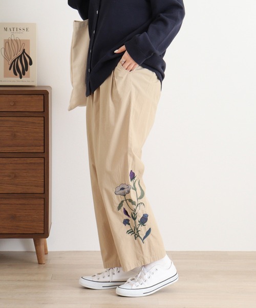 Emago(イマゴ)の「EMAGO サイド花刺繍ストレートパンツ(その他パンツ・レディース・ベージュ/ブラック/カーキ・FREE)」の9枚目の写真