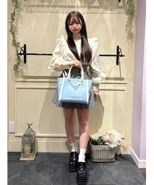 Maison de FLEUR（メゾンドフルール）の「チャーム付きデニム2Wayトートバッグ（トートバッグ・レディース・ライトブルー/インディゴブルー・FREE）」の19枚目の写真