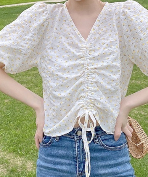 Mejoul(メジュール)の「小花柄フロントドロストシャーリングブラウス(シャツ/ブラウス・レディース・ブルー/イエロー/ピンク・M/L)」の20枚目の写真